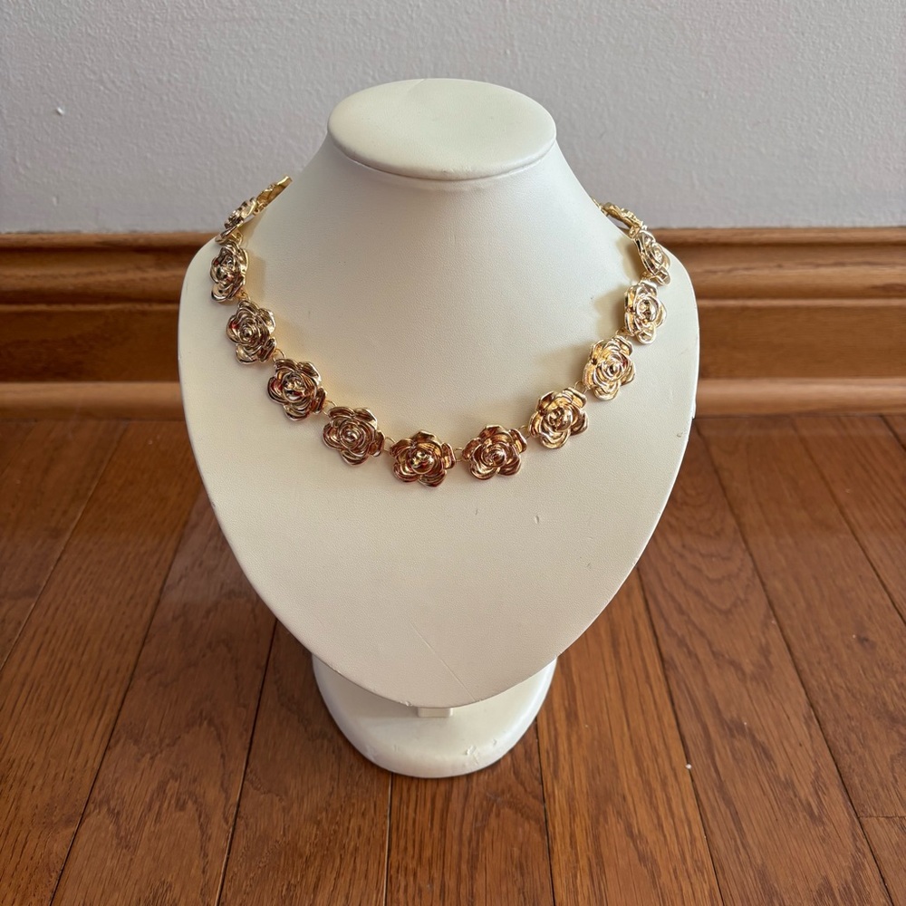 Gold Tone Rose Link Choker Necklace